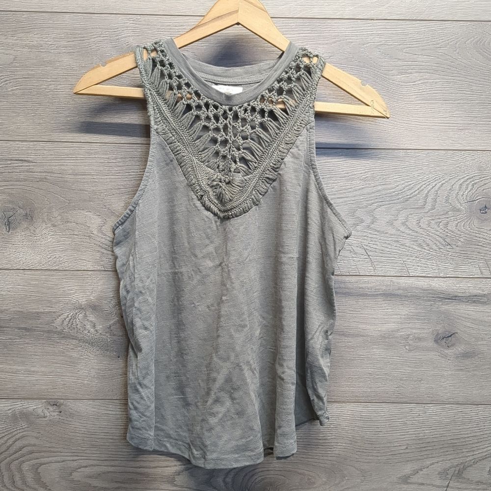 Maurices Sleeveless Crochet Detail Top Women's Size Medium